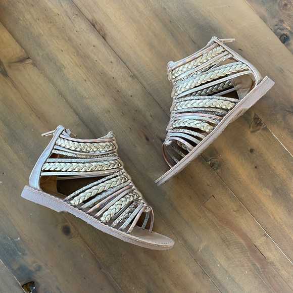 Kelly & Katie “Lil Maddy” Rose Gold Sandals 8T - Picture 5 of 10